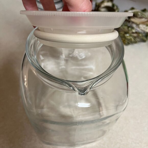 Bormioli Rocco 68 oz. Frigoverre Glass Pitcher with Locking Lid Milk Tea Water - Picture 6 of 10